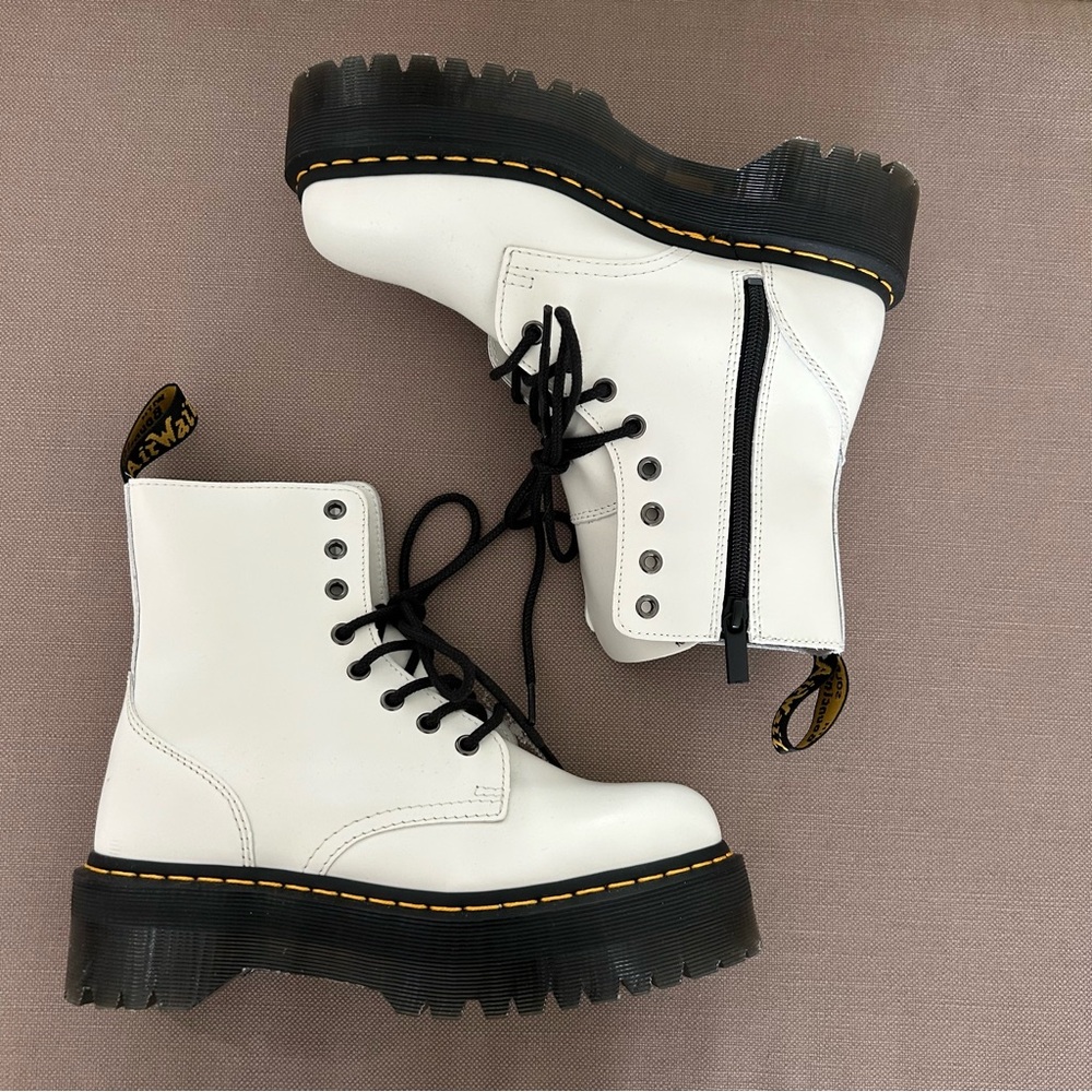 Dr. Martens || White Leather Lace-Up Boots
